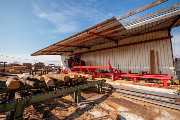 Atelier rabotage bois de construction Lablachère